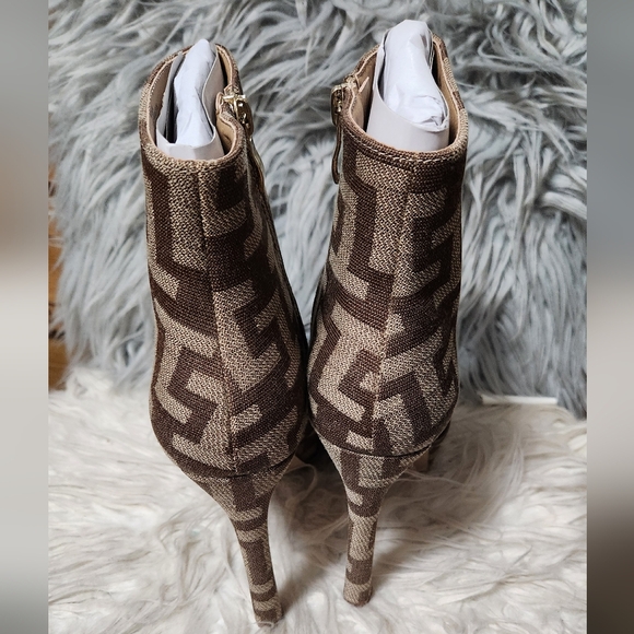 Shoe Dazzle/ Natasha Platform Booties - Picture 4 of 6